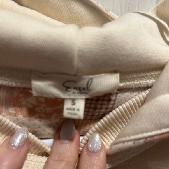 Easel Cream Hooded Sweatshirt with Quilted Design - Picture 5 of 5